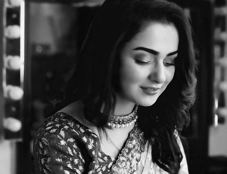 Hania Aamir weird Lips Mystery Solved Hania Aamir weird Lips Mystery Solved
